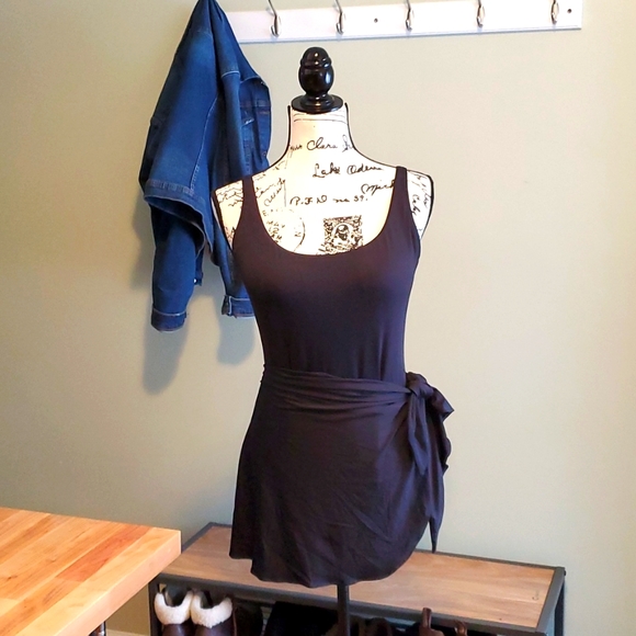 COCO REEF ▪︎ Contours Empress Sarong Chic Swim Skirt One Piece, Black - Picture 1 of 9